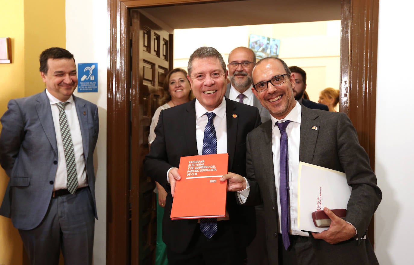 Las imágenes de la primera sesión del Debate de Investidura de García-Page