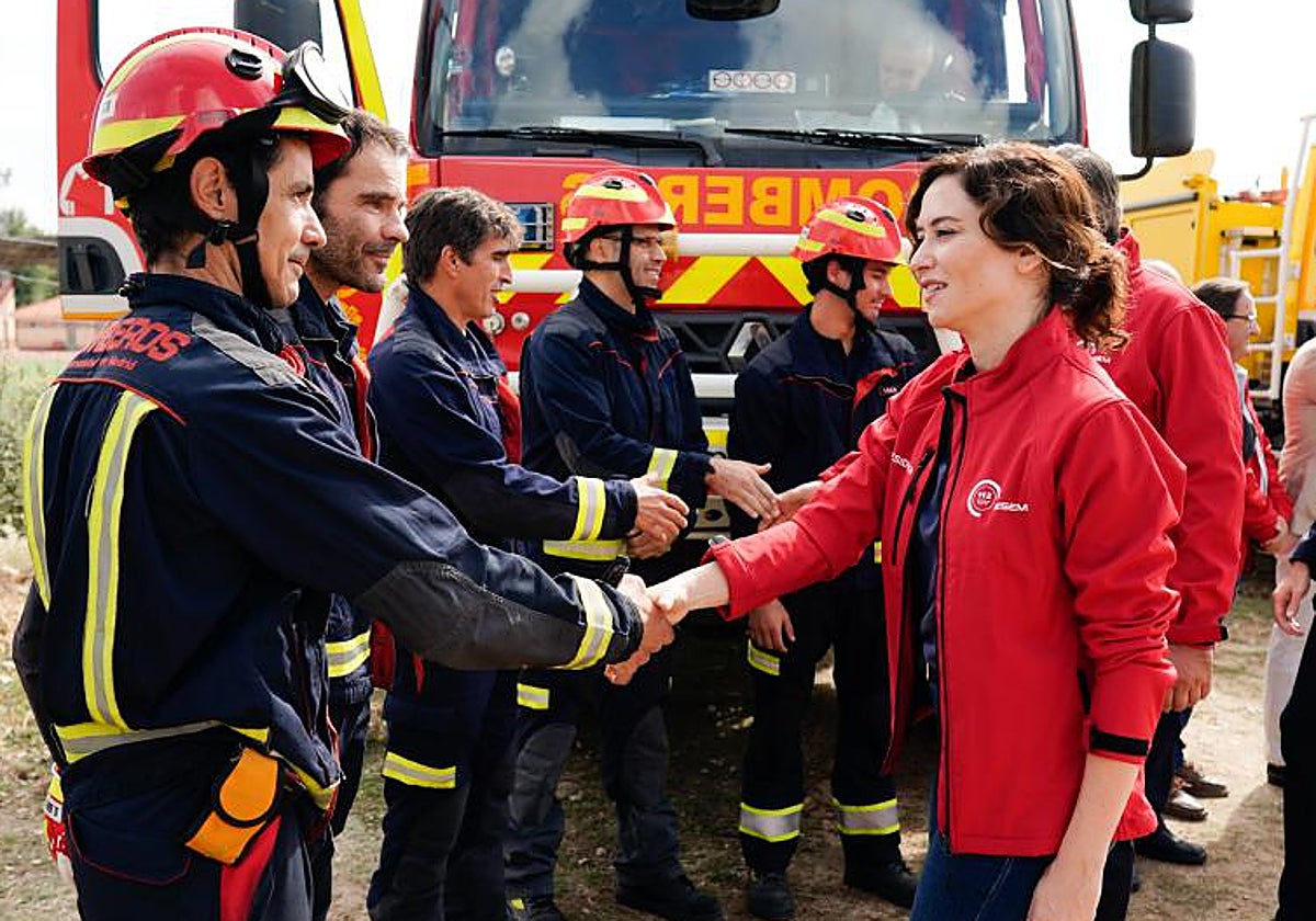 La presidenta de la Comunidad de Madrid, Isabel Díaz Ayuso, visita la Base de la Brigada Helitransportada de Valdemorillo, el año pasado