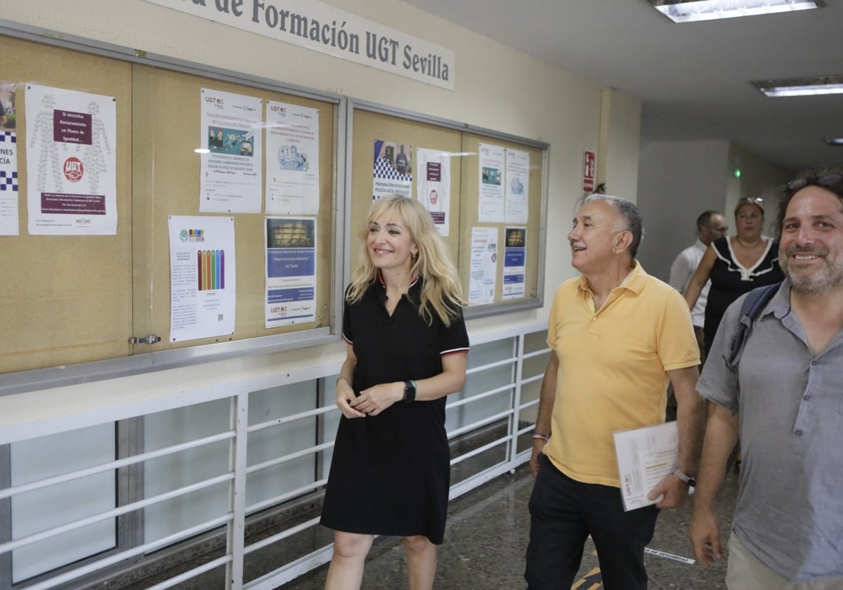 Carmen Castilla y Pepe Álvarez en el Comité Regional de la UGT en Sevilla