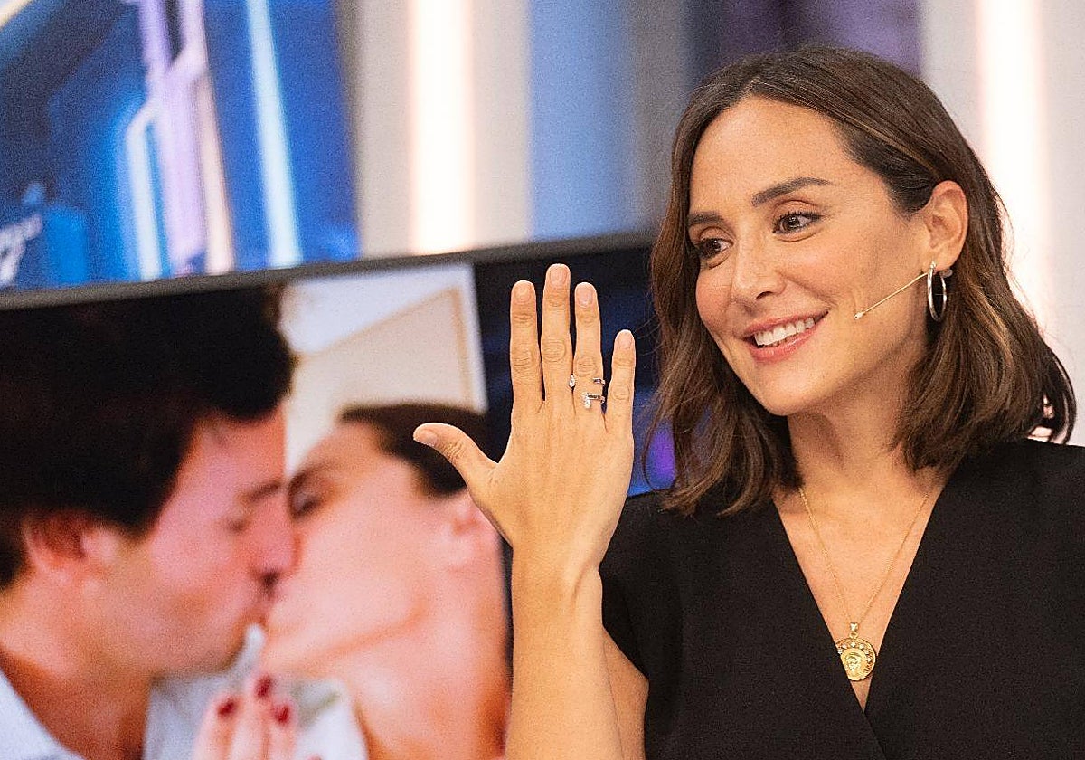 Tamara luciendo el añillo de Reposi que le regaló Íñigo