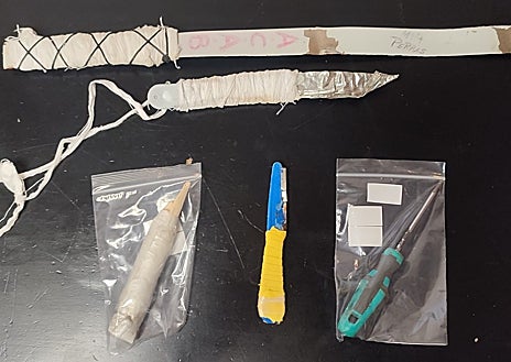 Imagen secundaria 1 - Se dispara la incautación de armas en las cárceles catalanas