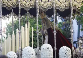 (En vídeo) El triunfal camino de la Virgen de la Candelaria por la plaza de la Corredera de Córdoba el Domingo de Ramos