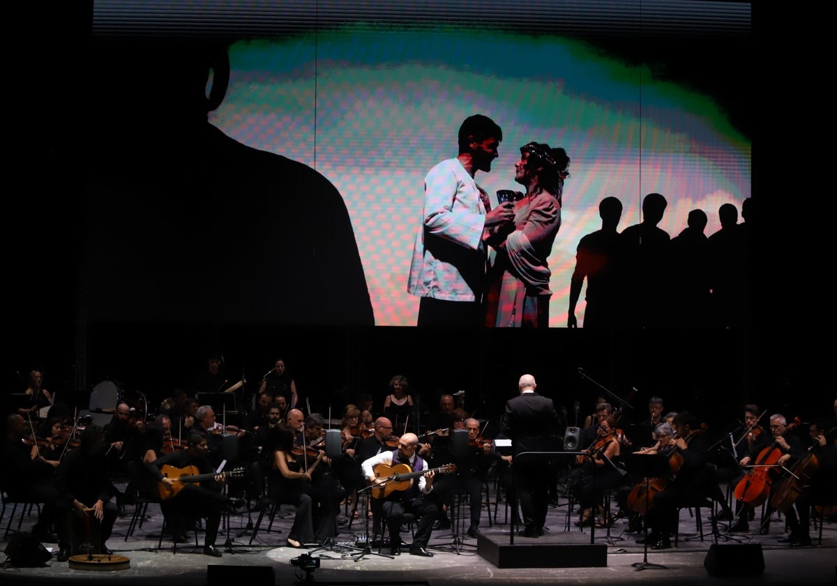 Santiago Lara y la Orquesta de Córdoba en las tablas del Teatro de la Axerquía