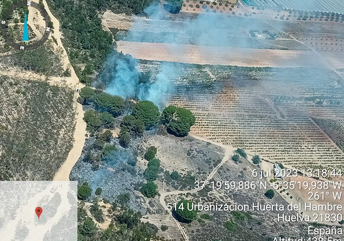 Imagen aérea tomada por el Infoca de la zona donde se ha originado el incendio