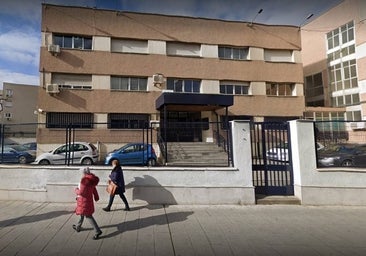 Detenido un hombre tras saltar la valla de la comisaría de Parla e irrumpir en el recinto con un arma blanca