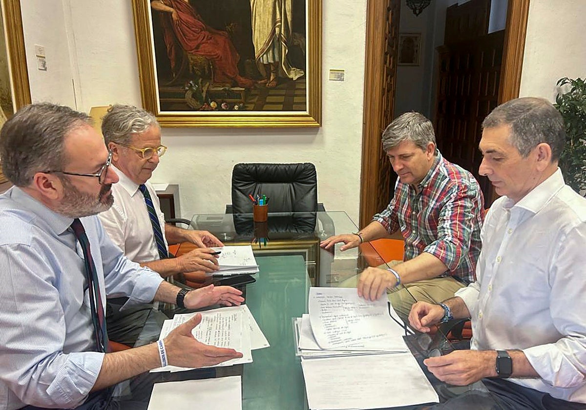 Adolfo Molina junto a Salvador Fuentes y el delegado de Agricultura y el secretario general de Aguas