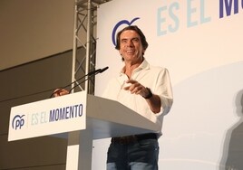 Aznar llama a sustituir el «narcisismo inútil» de Sánchez por la «competencia útil» de Feijóo