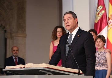 La toma de posesión de Emiliano García-Page como presidente de Castilla-La Mancha, en imágenes