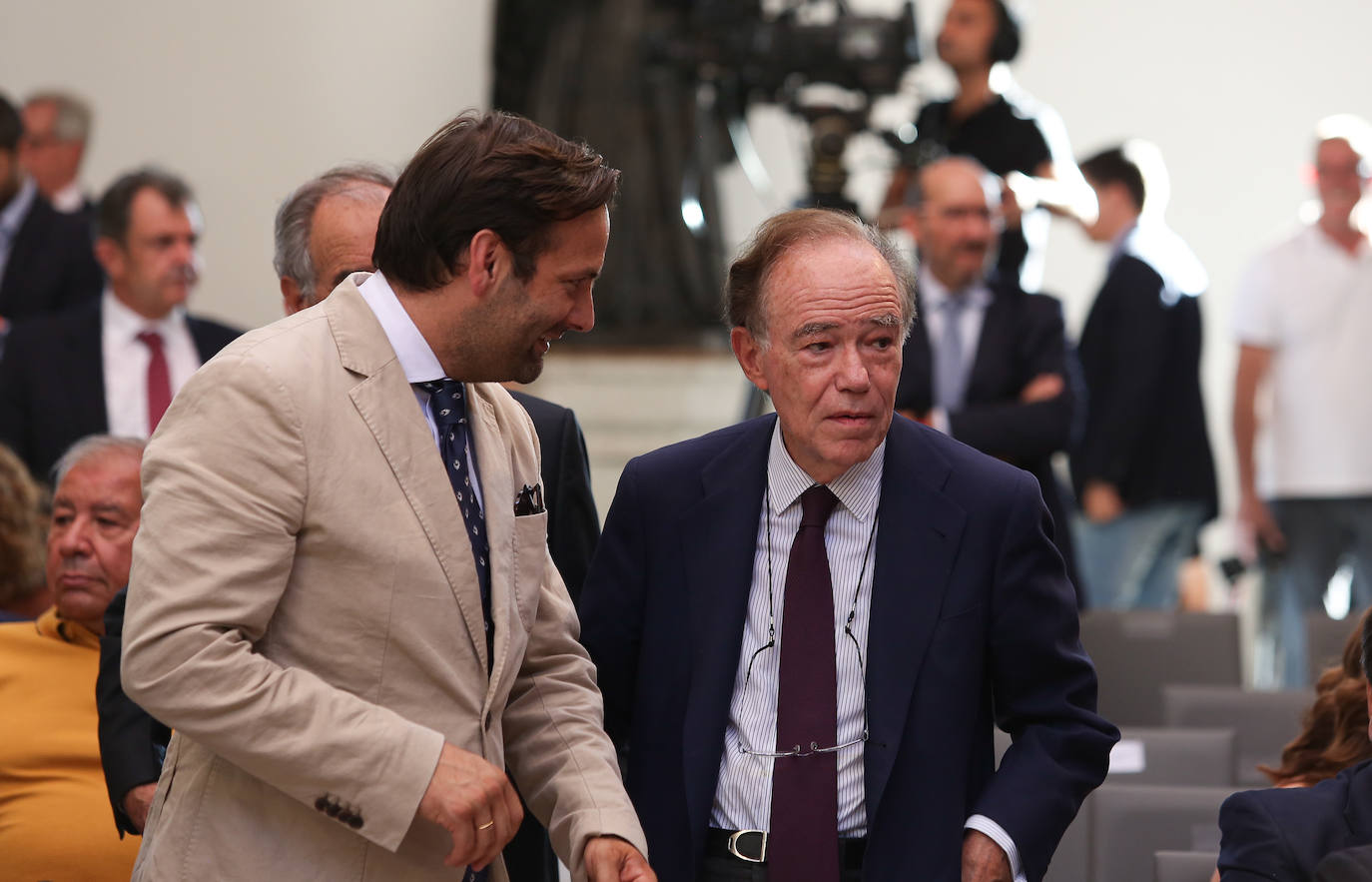 La toma de posesión de Emiliano García-Page como presidente de Castilla-La Mancha, en imágenes