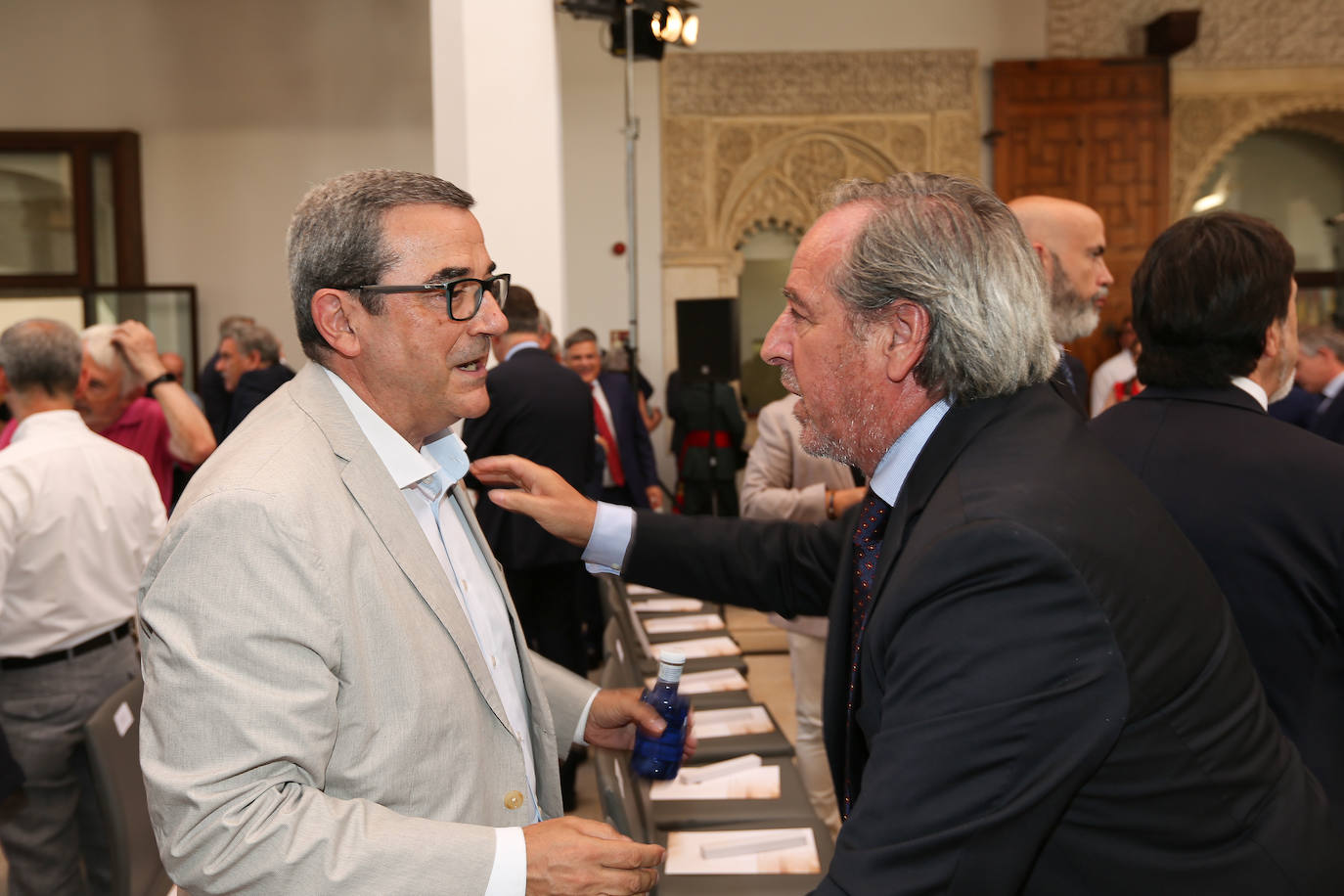 La toma de posesión de Emiliano García-Page como presidente de Castilla-La Mancha, en imágenes