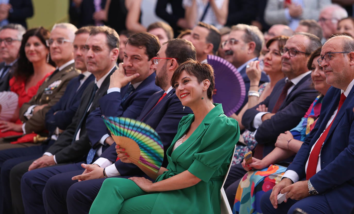 La toma de posesión de Emiliano García-Page como presidente de Castilla-La Mancha, en imágenes