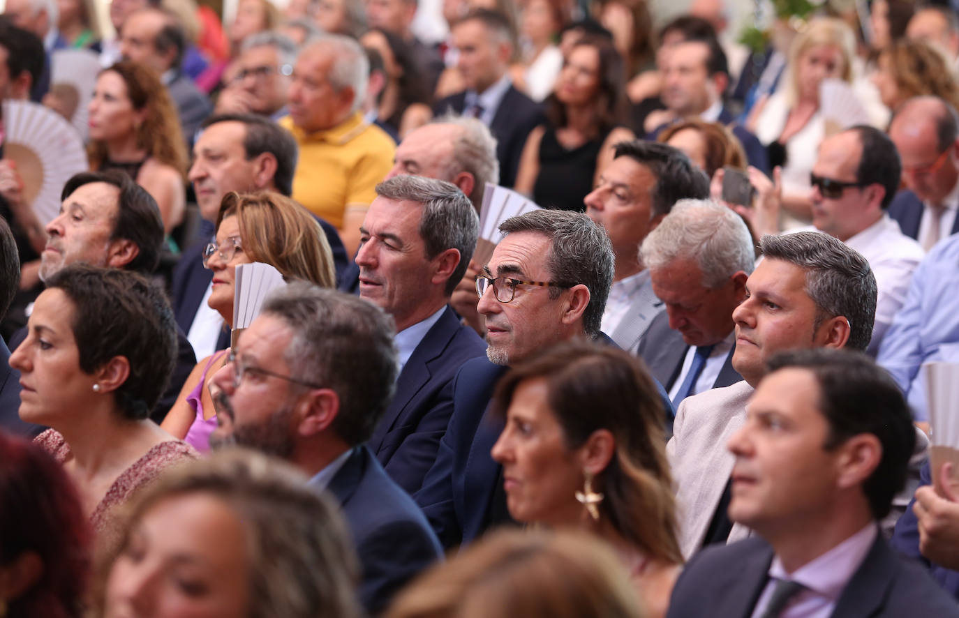 La toma de posesión de Emiliano García-Page como presidente de Castilla-La Mancha, en imágenes