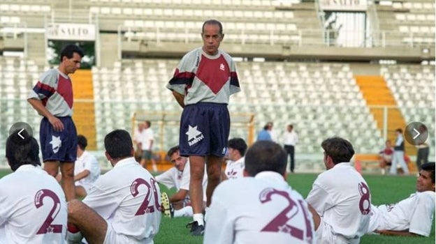 Luis Suárez Miramontes, en un entrenamiento con el Albacete Balompié en 1994