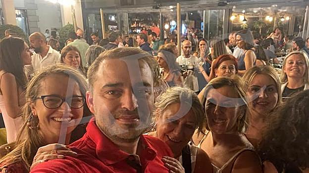 El diputado Manuel Arribas, con sus compañeros de partido en el restaurante Bocanegra.