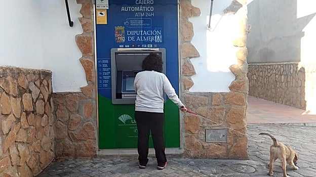 Cajero instalado por la Diputación de Almería en Fuente Victoria