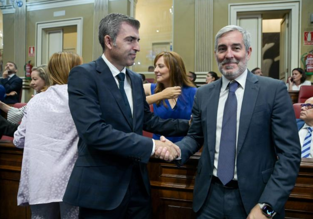 Presidente y vicepresidente, Clavijo y Domínguez, durante la constitución de la XI Legislatura del Parlamento de Canarias