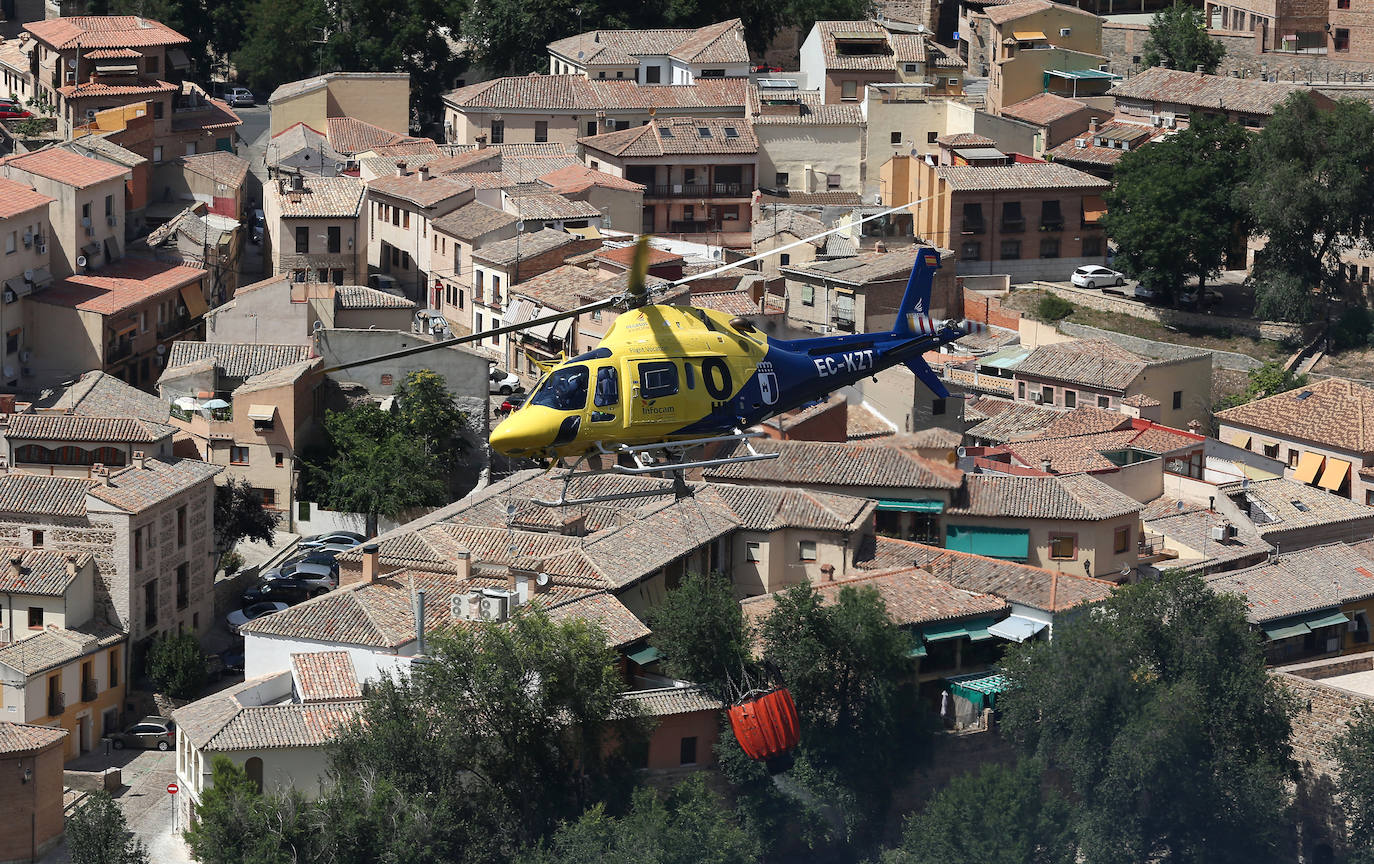 En imágenes, las labores de extinción del incendio declarado en el Valle