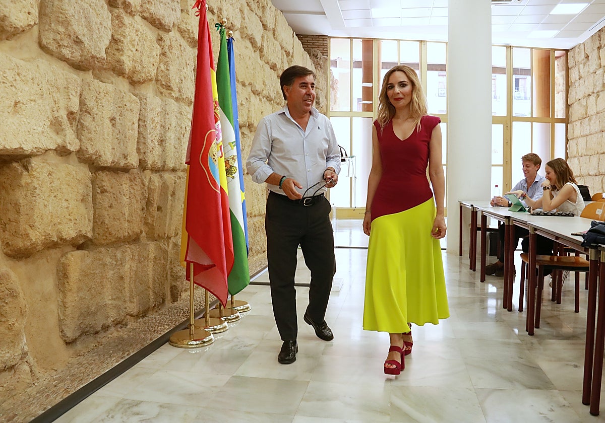 El concejal de Infraestructura, Miguel Ruiz Madruga, junto a Narcisa Ruiz