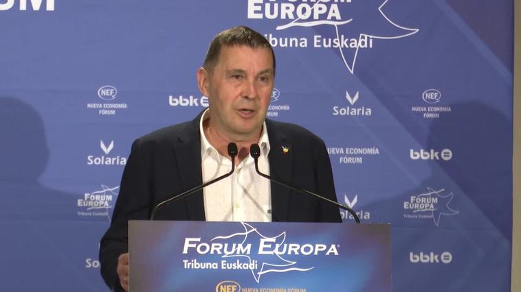 Otegi observa en el debate que los vascos están "muy alejados" de las "recetas" de Sánchez y Feijóo