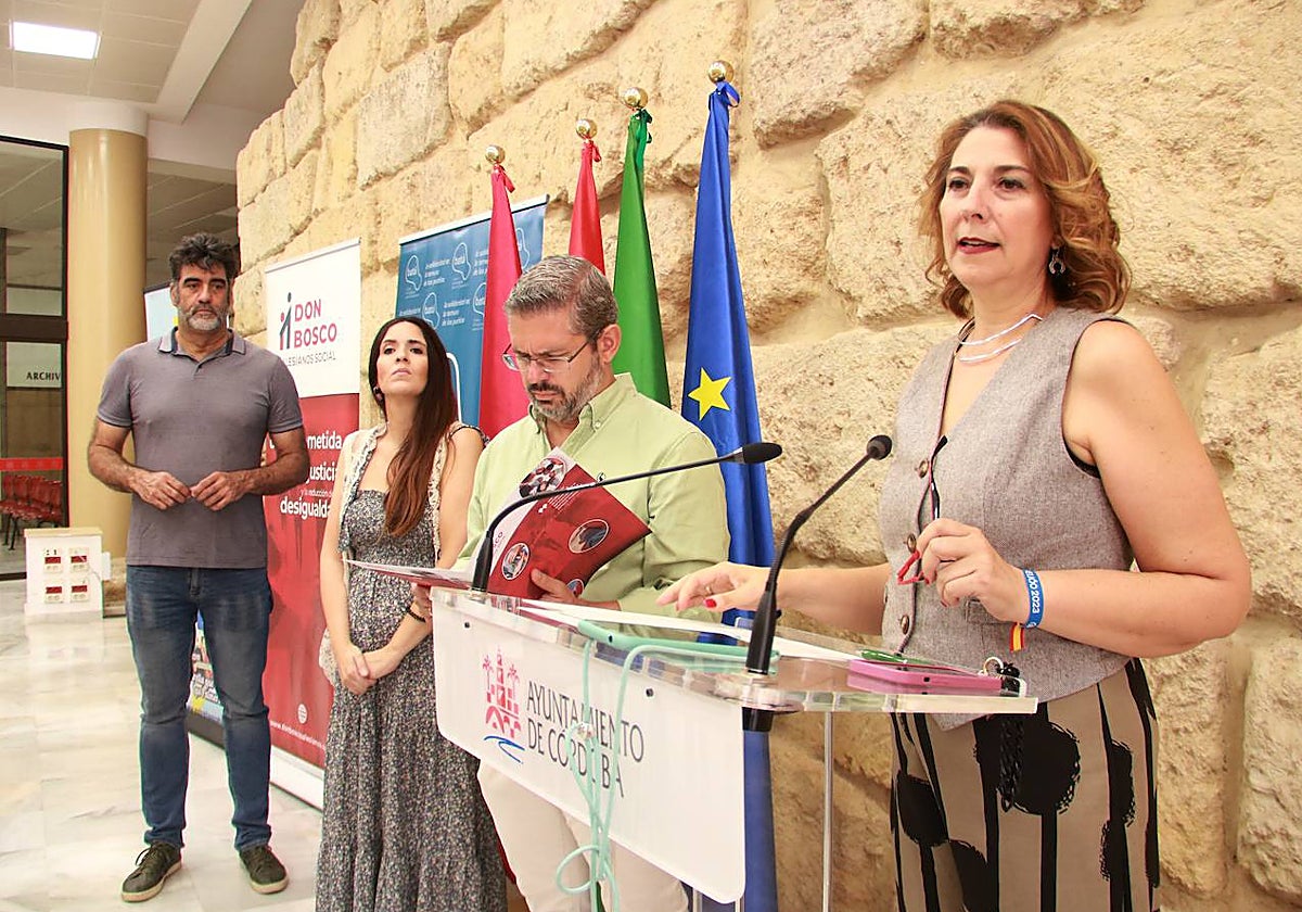 Eva Contador, con los representantes de las organizaciones sociales