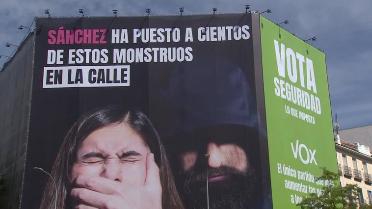 Vox cuelga nueva lona en Madrid contra el 'solo sí es sí'