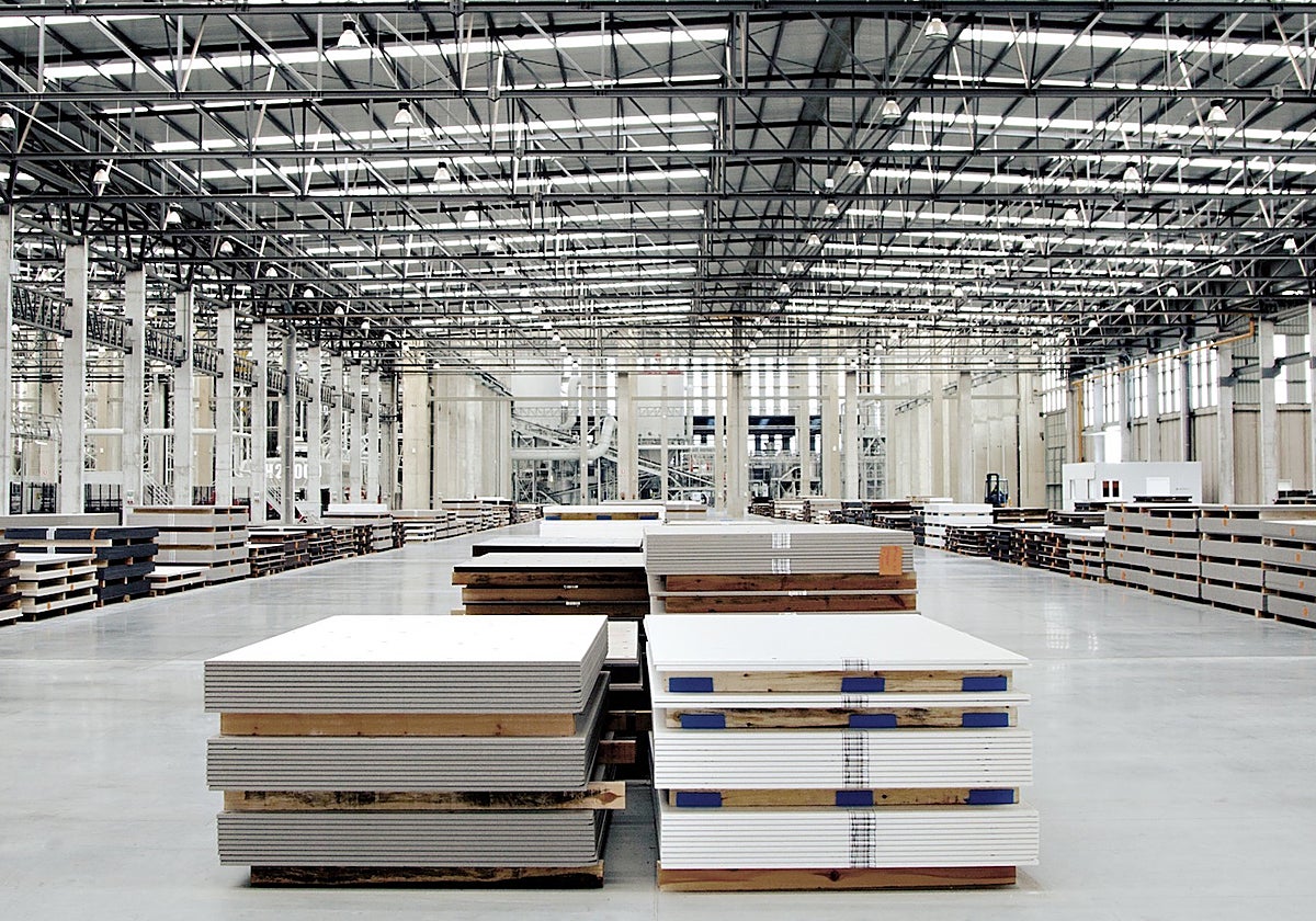 Interior de una de las fábricas de Cosentino en el parque industrial de Cantoria en Almería.