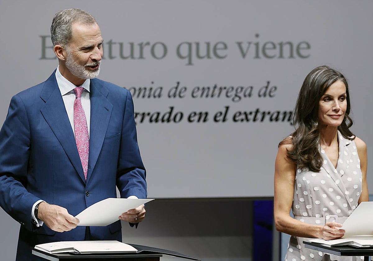 Los Reyes durante la ceremonia de entrega de las becas postgrado de la Fundación La Caixa
