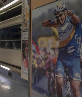 Imagen secundaria 2 - Imágenes de Pedro Delgado, Miguel Indurain, Luis Ocaña y Juan Antonio Flecha en un AVE