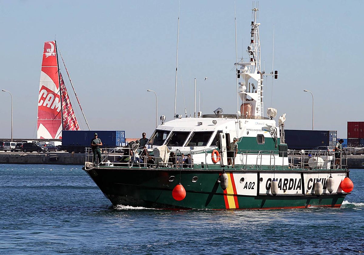 Imagen de archivo de una patrullera de la Guardia Civil en Alicante
