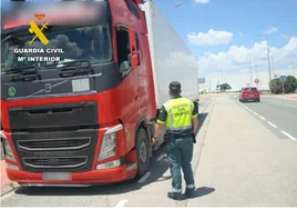 La Guardia Civil sorprende a un camionero  que cuatriplicaba la tasa permitida de alcohol