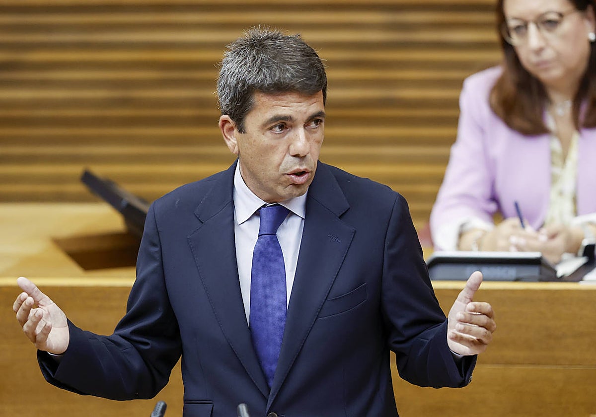 Imagen de Carlos Mazón durante el pleno de investidura celebrado este jueves en las Cortes Valenciana