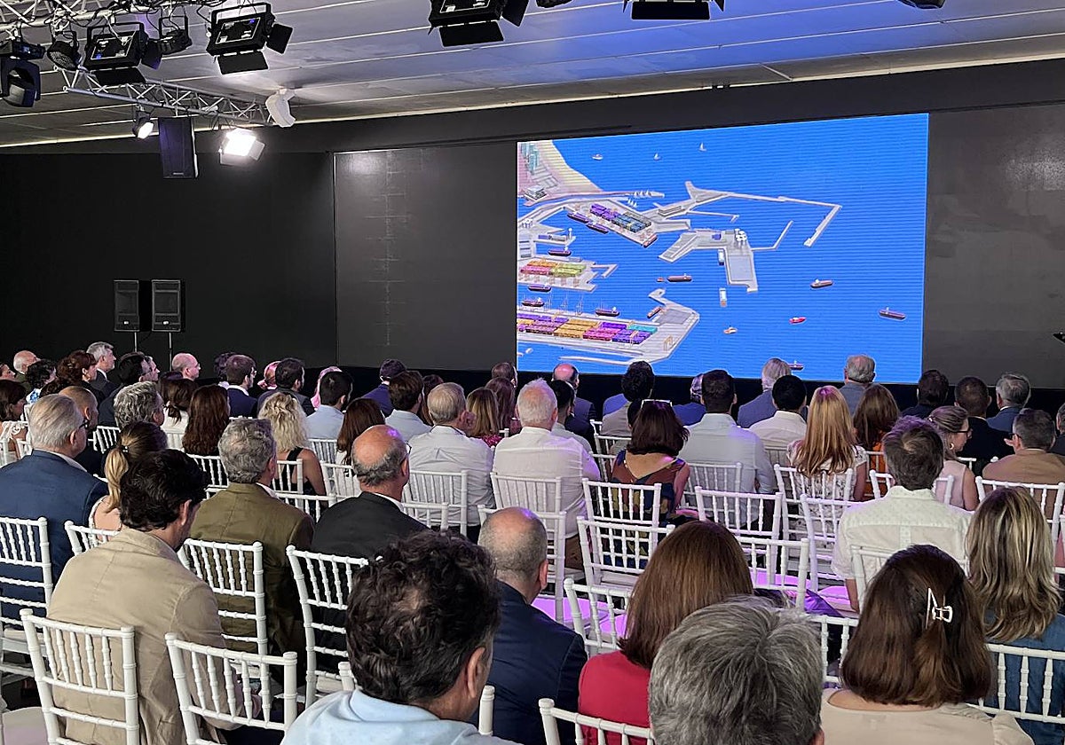 El puerto de Valencia genera 50.000 empleos y más de 3.200 millones de euros a la economía regional