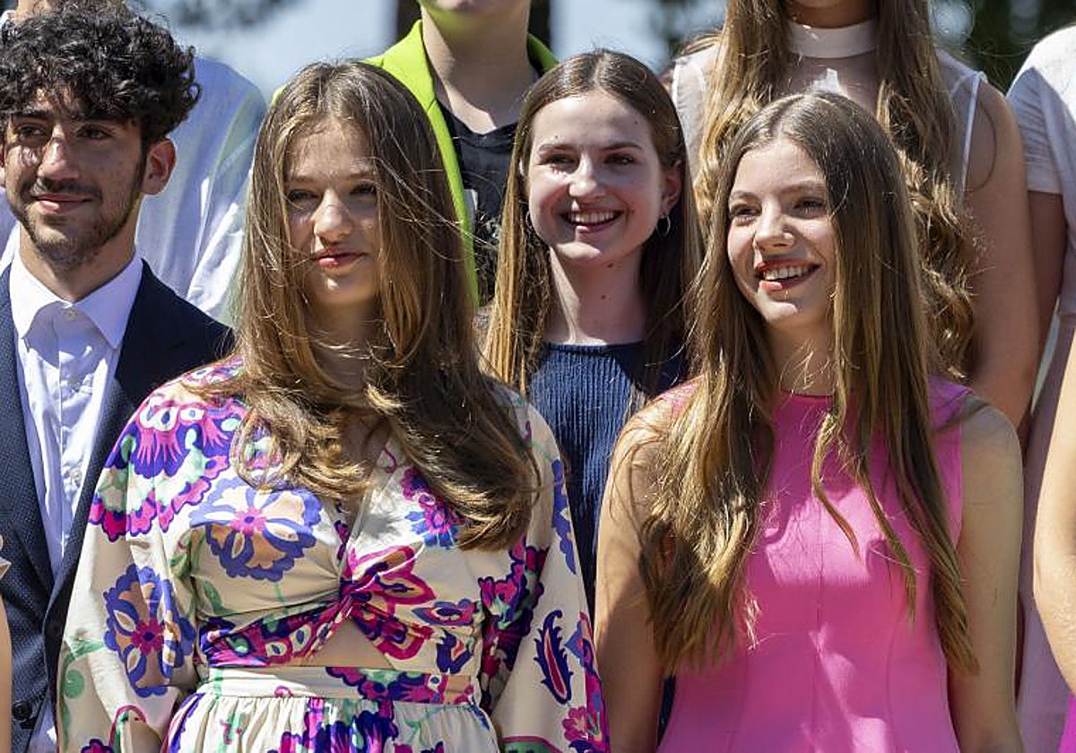 La Princesa Leonor y la Infanta Sofía, este viernes, en el Palacio de La Zarzuela de Madrid
