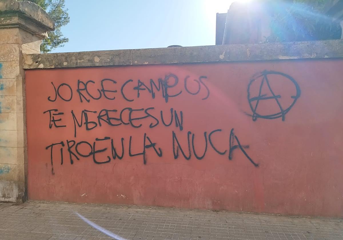 La pintada amenazante contra el candidato de Vox, Jorge Campos