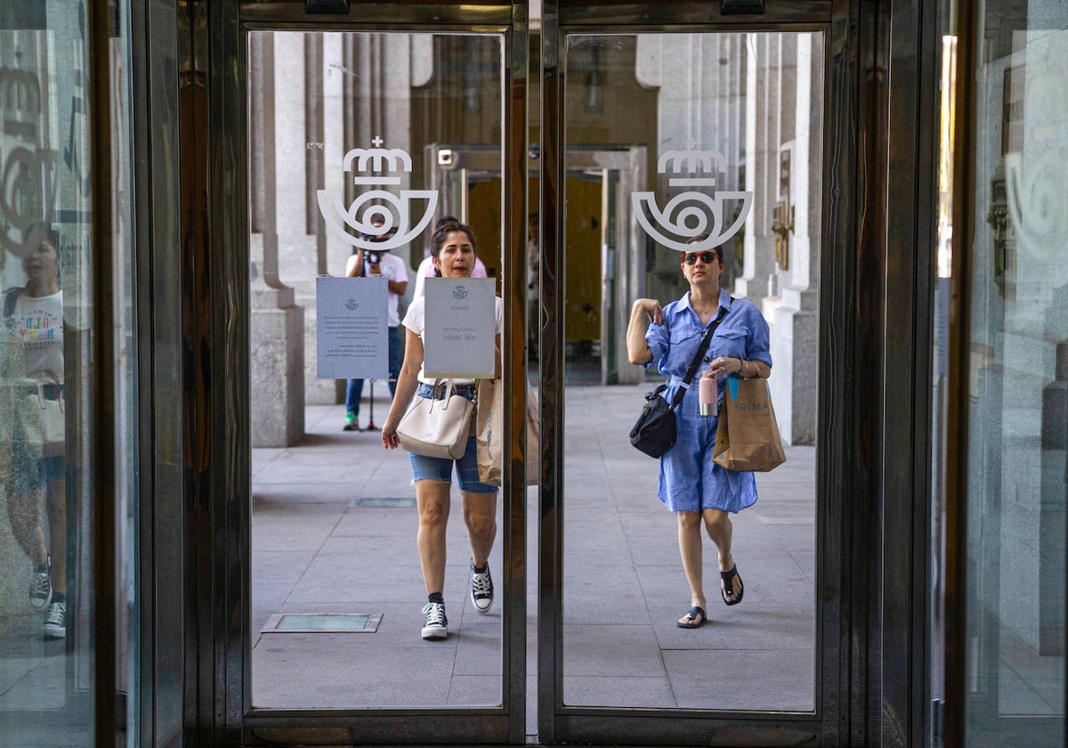 Correos aún debe repartir más de 730.000 papeletas de las 2,6 millones de solicitudes