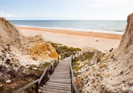 Esta es la playa más larga de Andalucía: ¿cuántos kilómetros tiene?