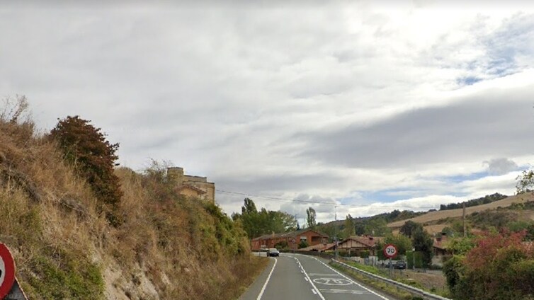 Herido grave un motorista tras colisionar contra una pared en Treviño