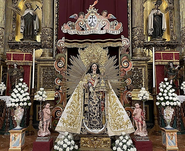 La Virgen del Carmen, en besamanos en San Cayetano