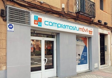 Atraco con pistolas y rehenes en una tienda de móviles de Moncloa: «¡Al suelo, coño!»