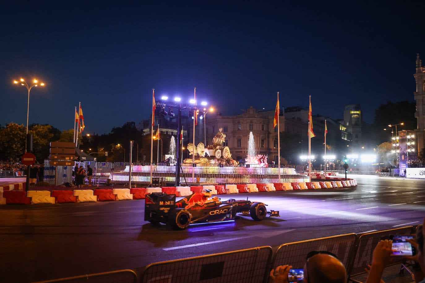 El RB7 de Red Bull durante la presentación en la capital madrileña 