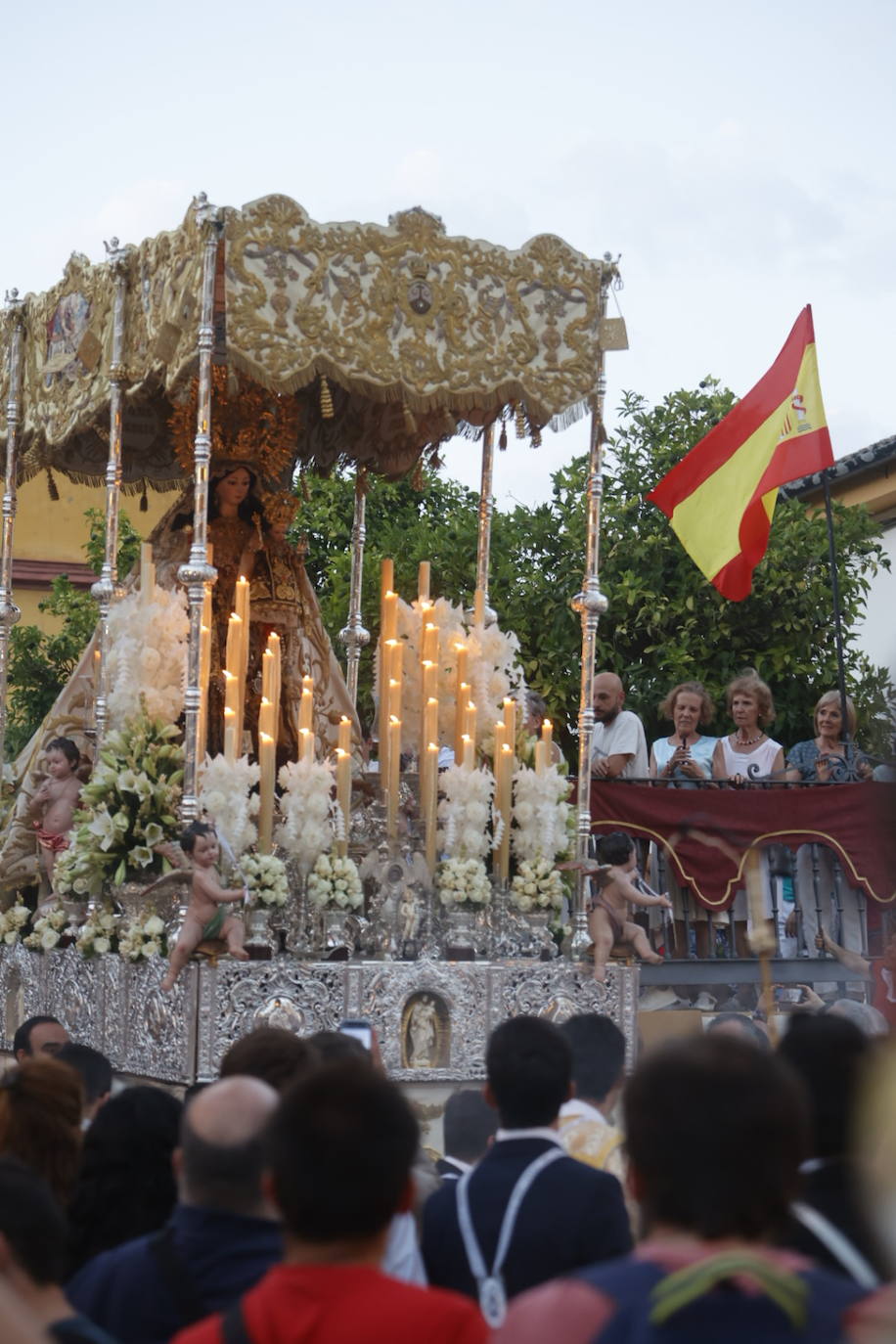 La Virgen del Carmen de San Cayetano de Córdoba siembra la alegría, en imágenes