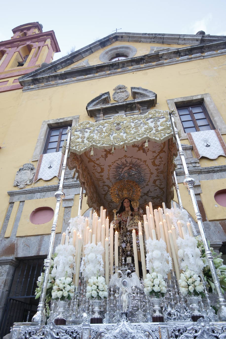 La Virgen del Carmen de San Cayetano de Córdoba siembra la alegría, en imágenes