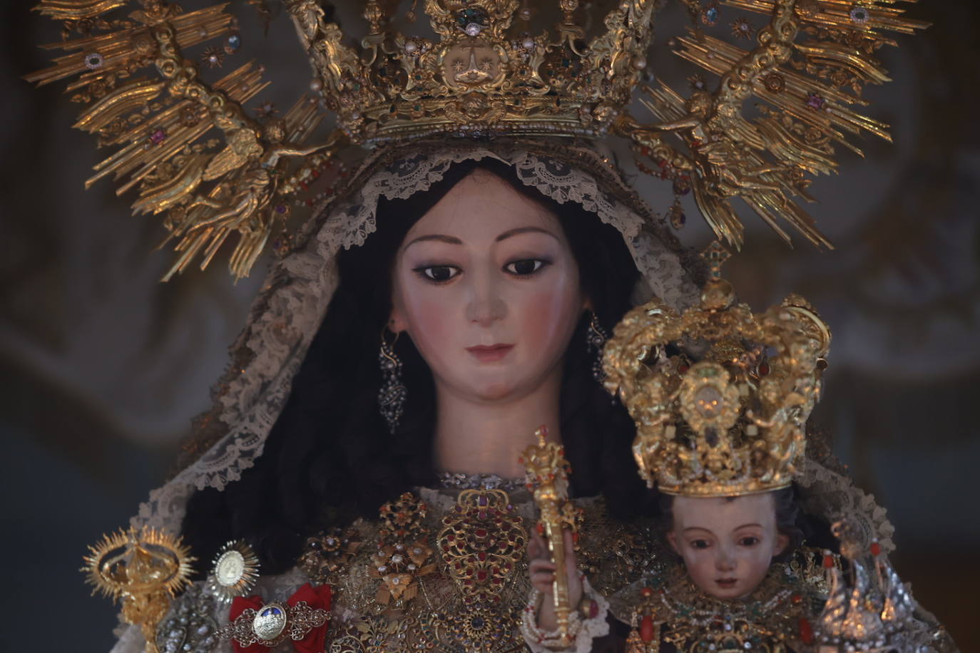 La Virgen del Carmen de San Cayetano de Córdoba siembra la alegría, en imágenes