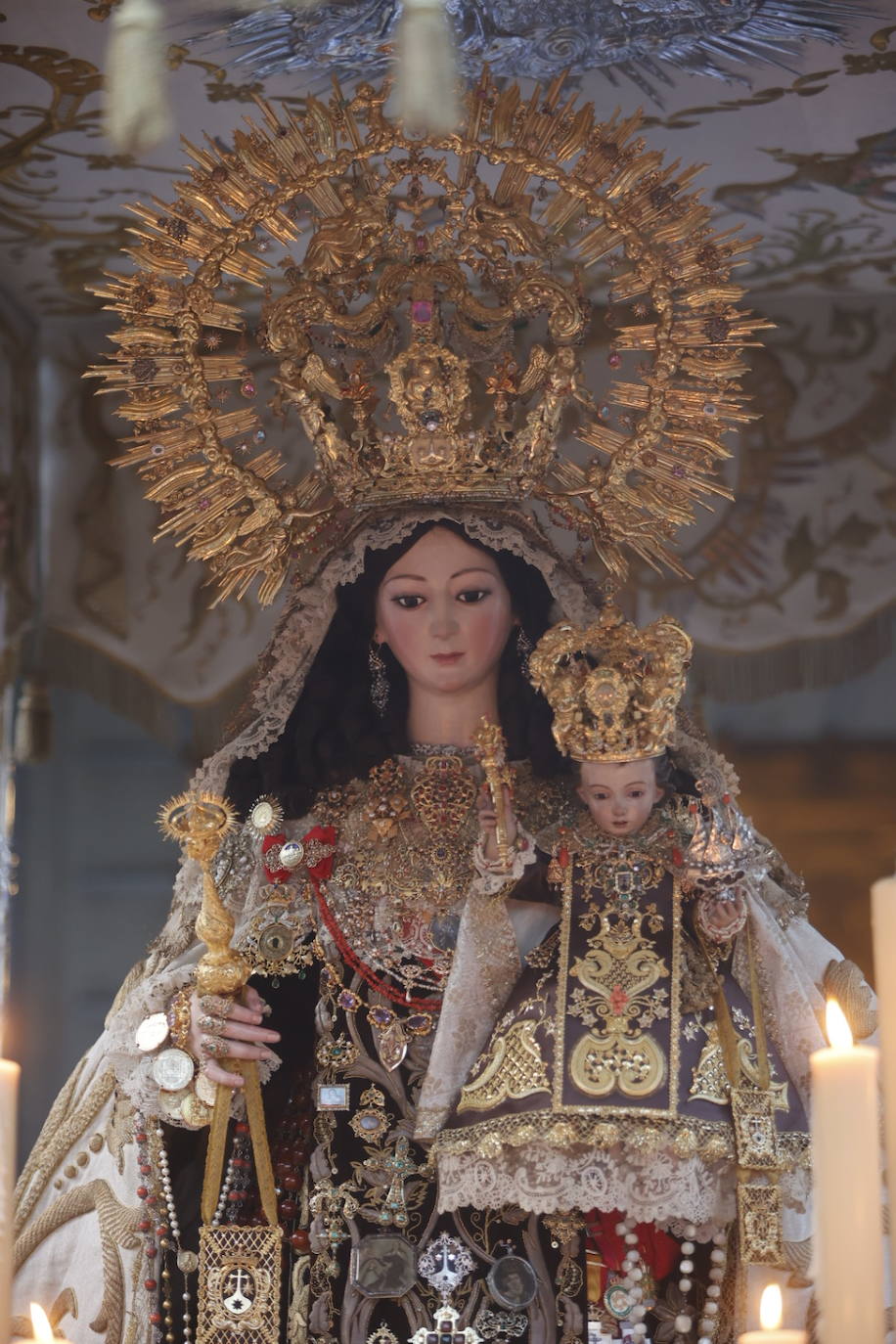 La Virgen del Carmen de San Cayetano de Córdoba siembra la alegría, en imágenes