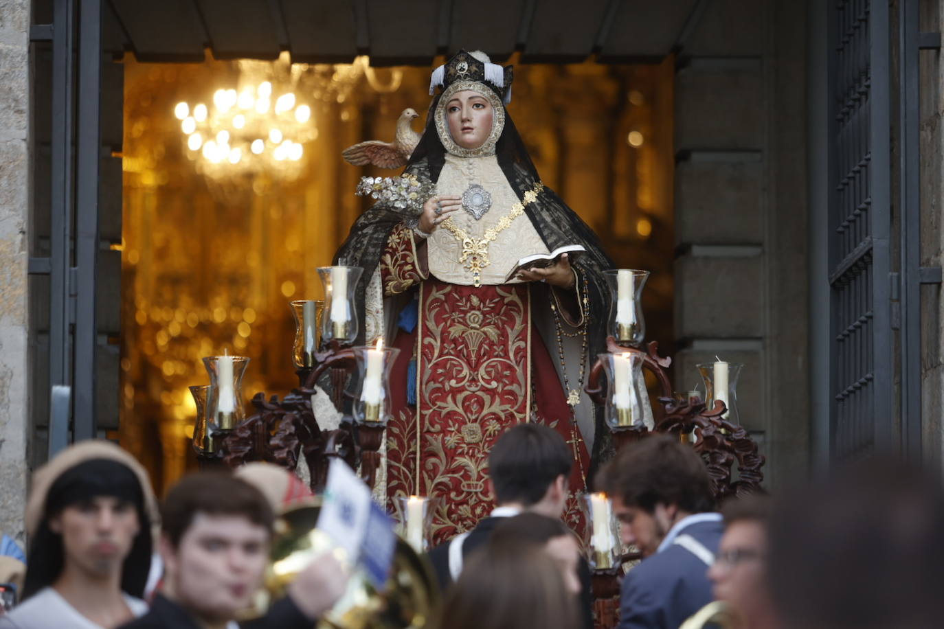 La Virgen del Carmen de San Cayetano de Córdoba siembra la alegría, en imágenes