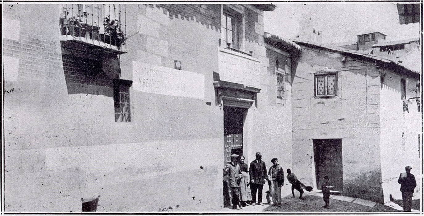 Local del Comedor de Caridad y el Asilo nocturno inaugurado en 1914 en la bajada al Colegio de Infantes de Toledo. Fotografía de Constantino Garcés en la 'Memoria de la Junta Provincial de Protección a la Infancia'. Archivo Municipal de Toledo