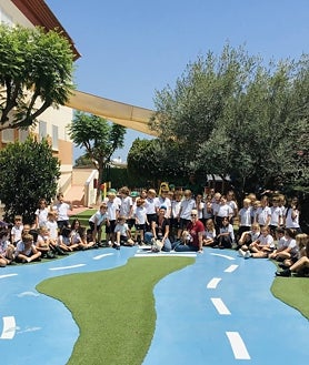 Imagen secundaria 2 - Imágenes del festival solidario del ELIS Villamartín