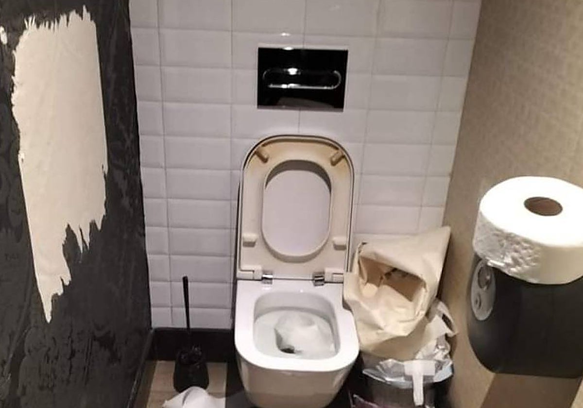 Imagen del estado en el que quedó el cuarto de baño difundida por Jesús Soriano