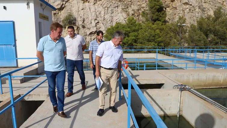 Fuentes cifra en 5,5 millones la inversión obligada para mejorar el tratamiento del agua que surte el pantano de Iznájar