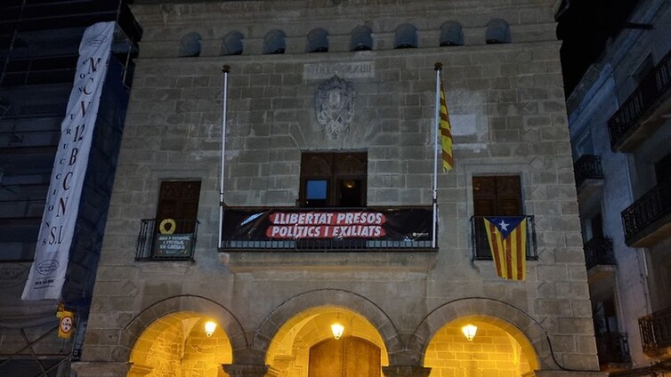 Las juntas electorales ordenan retirar 185 símbolos independentistas de los espacios públicos de Cataluña